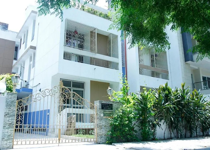Maplewood Guest House, Neeti Bagh, New Delhiit Is A Boutiqu Guest House - Room 5