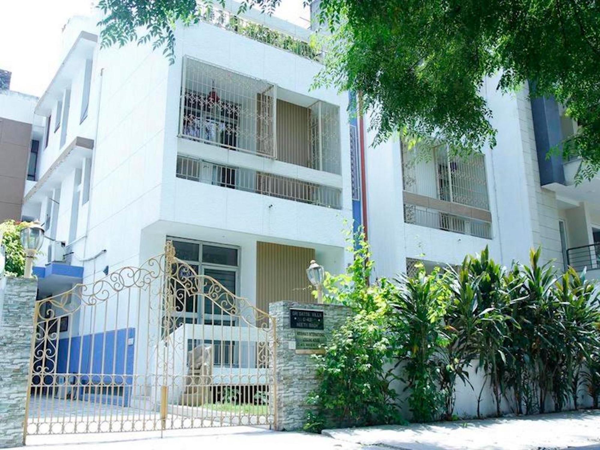 Guest house Maplewood Guest House, Neeti Bagh, New Delhiit Is A Boutiqu - 5 2*