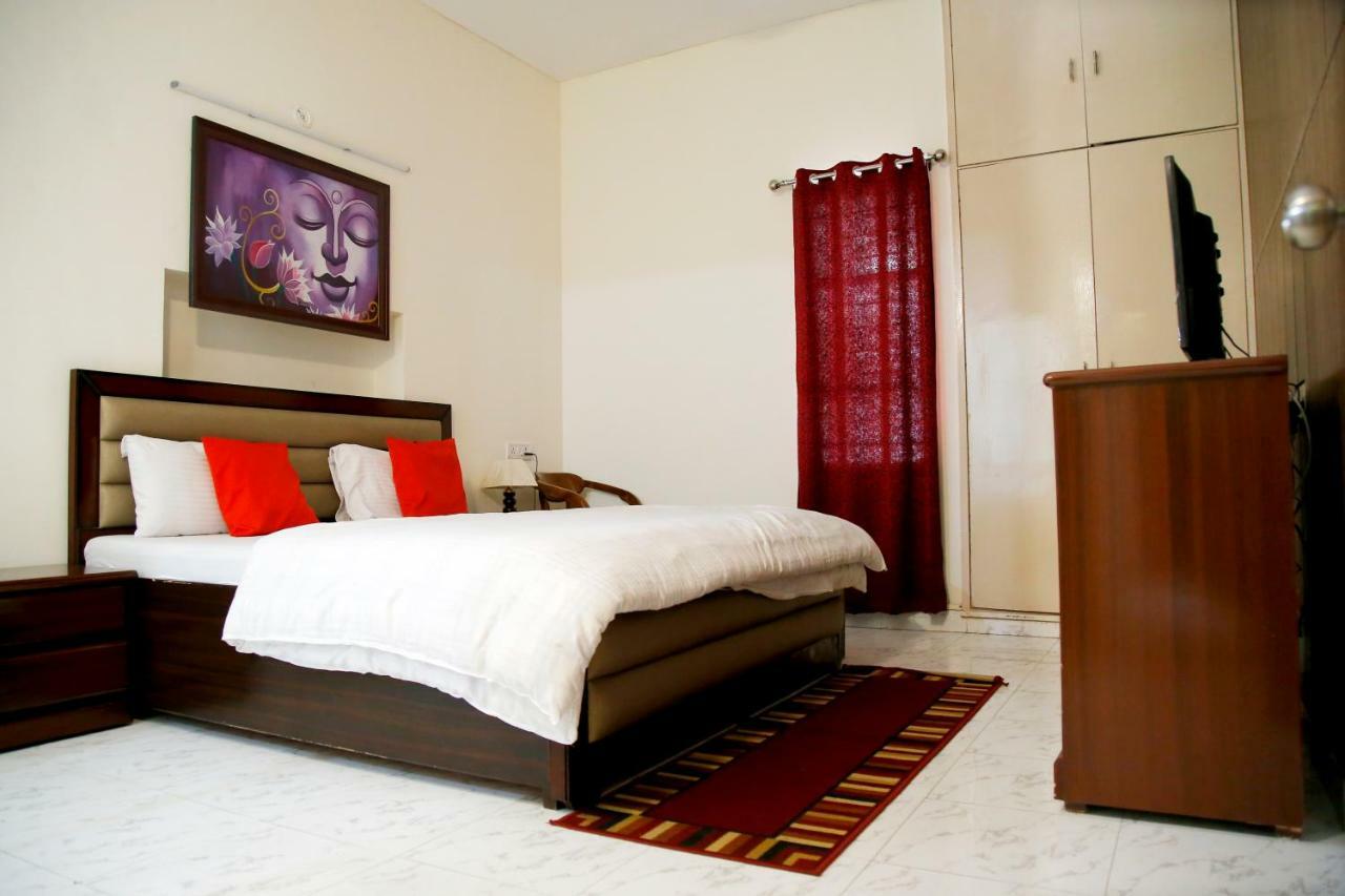 Maplewood Guest House, Neeti Bagh, New Delhiit Is A Boutiqu - 5 2*